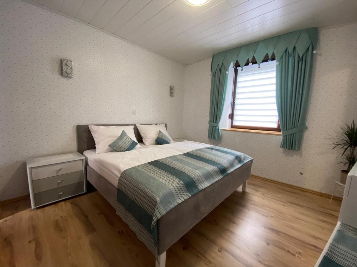 Ferienwohnung Am Kirchberg Hatzenport Exteriör bild
